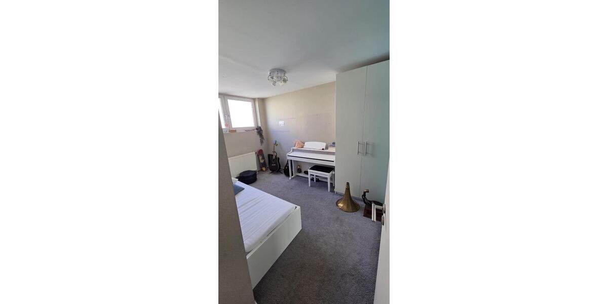 Erdgeschoßwohnung Weinstadt - 6 Zimmer, 135 m&sup2;, 4.500&euro; | Angebot:27583267