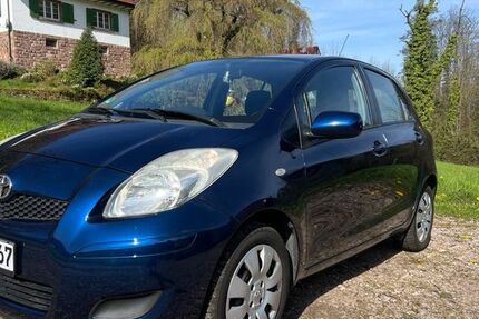 Toyota Yaris 141.000 km 4.800 &euro; Waiblingen 71334