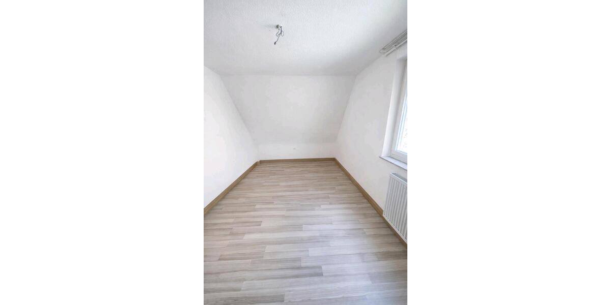 Dachgeschoßwohnung Oberstenfeld - 3 Zimmer, 72 m&sup2;, 1.000&euro; | Angebot:25781832