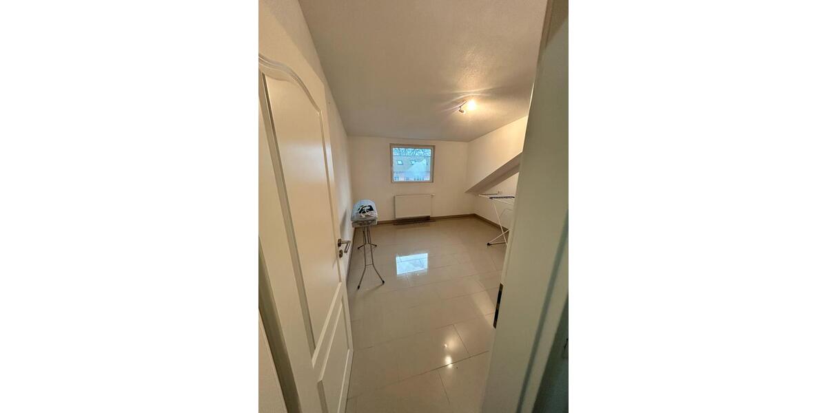 Dachgeschoßwohnung Altbach - 3.5 Zimmer, 86 m&sup2;, 1.400&euro; | Angebot:25832279