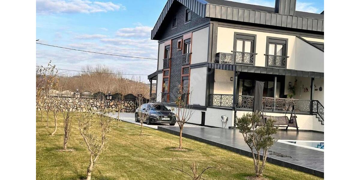 Villa Leutenbach - 6 Zimmer, 326 m&sup2;, 900.000&euro; | Angebot:26004827