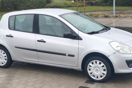 Renault Clio 102.000 km 2.450 &euro; Stuttgart 70174