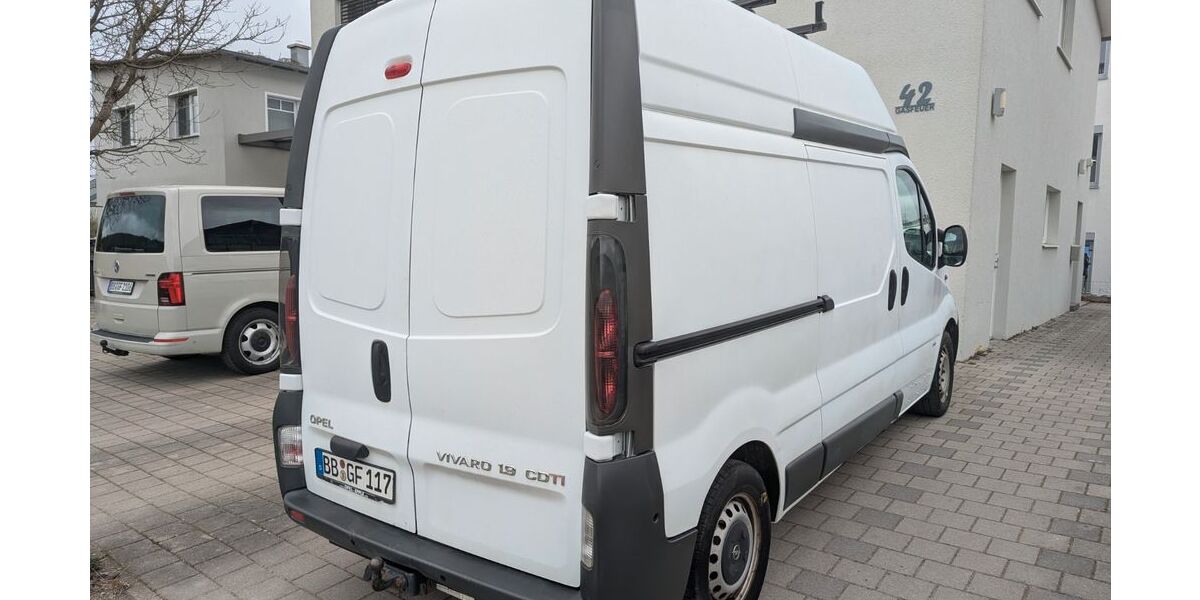 Opel Vivaro 49.448 km 7.490 &euro; Leonberg 71229