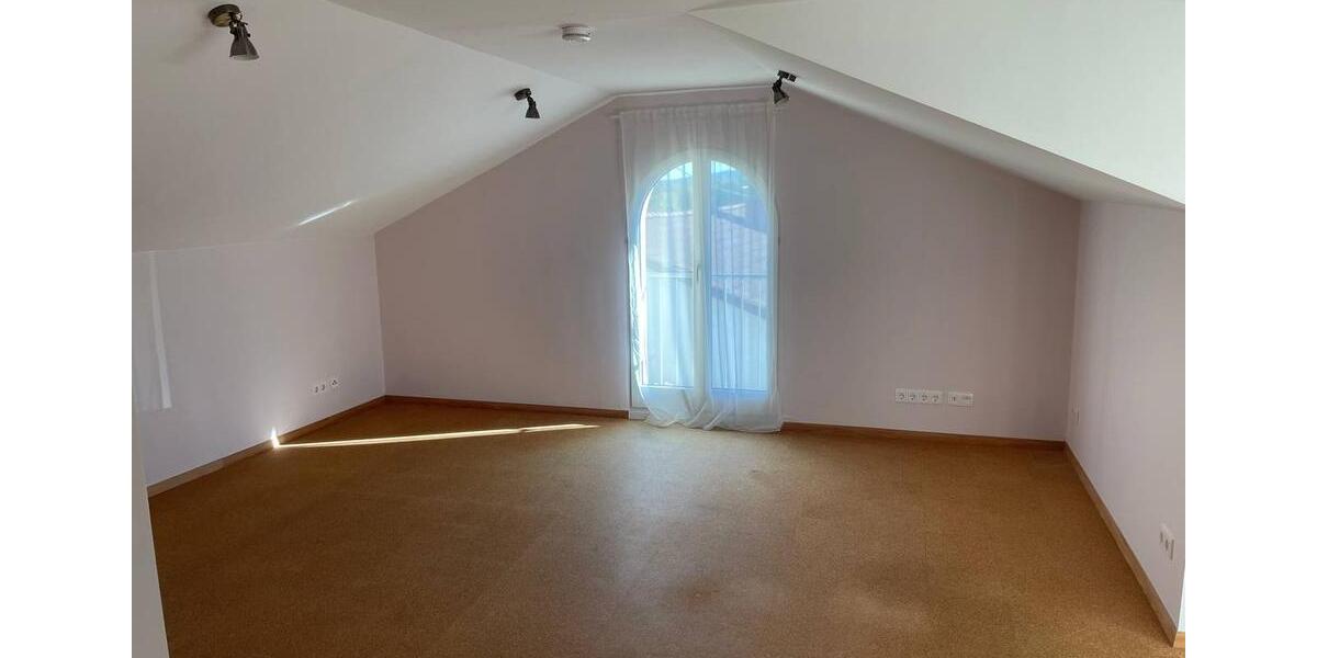 Dachgeschoßwohnung Winnenden - 3 Zimmer, 60 m&sup2;, 259.000&euro; | Angebot:26374323