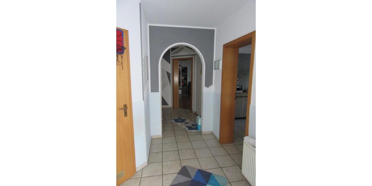 Provisionsfrei* Doppelhaushälfte mit zwei separaten Wohneinheiten, Stellplätzen, Balkon und Terrasse - Zweifamilienhaus Göppingen Faurndau | Angebot:26961593