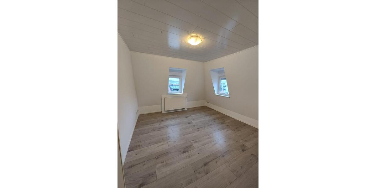 Dachgeschoßwohnung Stuttgart Feuerbach - 2 Zimmer, 43 m&sup2;, 650&euro; | Angebot:25806221