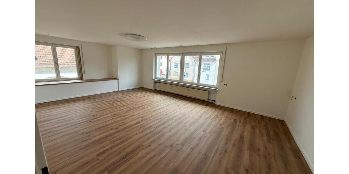 Etagenwohnung Nürtingen - 8 Zimmer, 165 m&sup2;, 1.930&euro; | Angebot:25942991