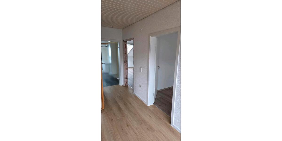 Dachgeschoßwohnung Vaihingen an der Enz - 3.5 Zimmer, 105 m&sup2;, 1.300&euro; | Angebot:24315128