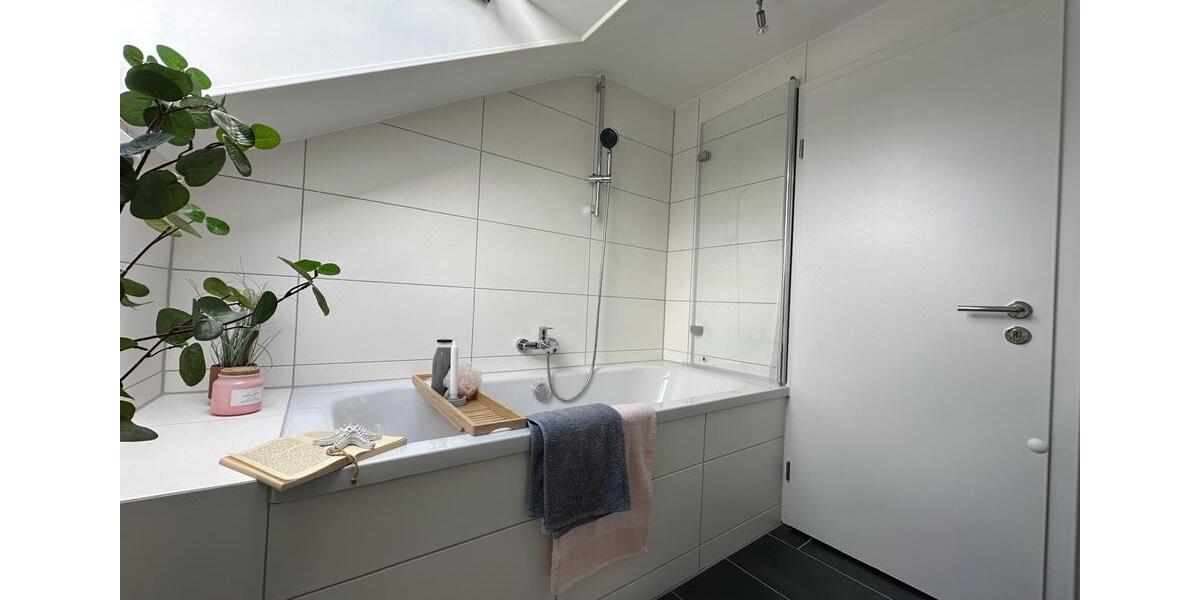 Dachgeschoßwohnung Stuttgart Zuffenhausen - 2.5 Zimmer, 52 m&sup2;, 970&euro; | Angebot:25936820