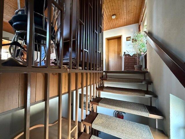 Einfamilienhaus Frickenhausen - 7 Zimmer, 210 m&sup2;, 649.000&euro; | Angebot:25696025