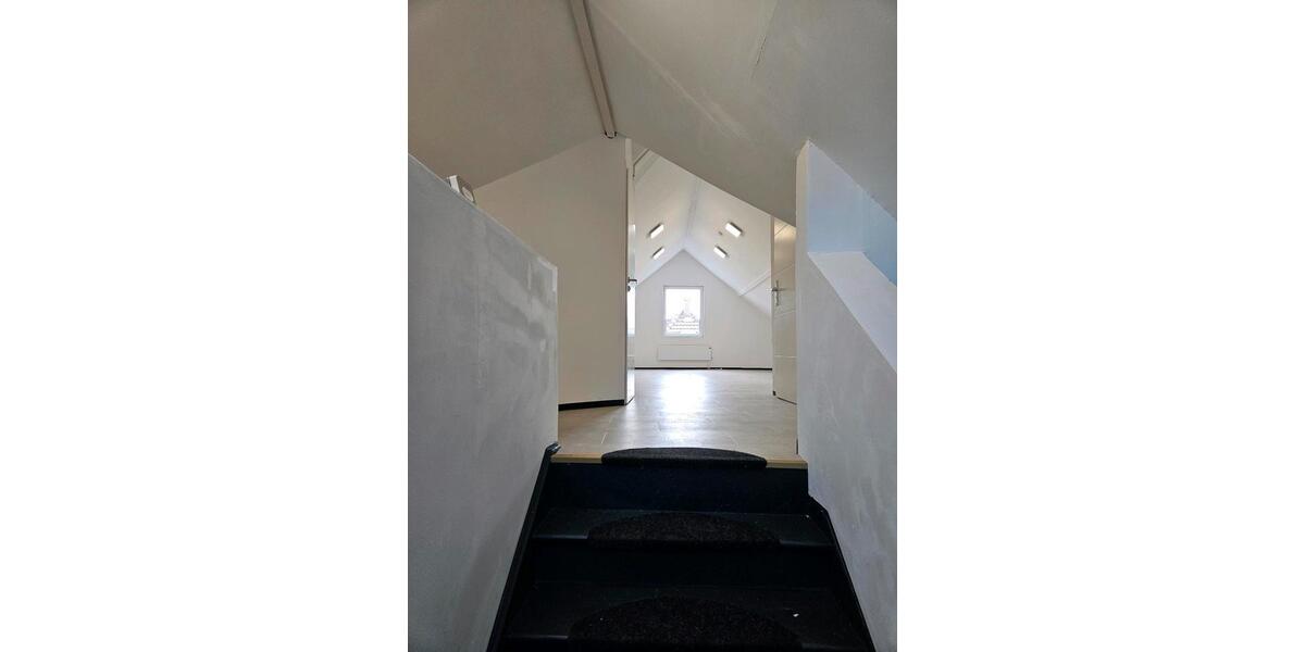 Dachgeschoßwohnung Stuttgart Neuwirtshaus - 2 Zimmer, 84 m&sup2;, 636&euro; | Angebot:25967867