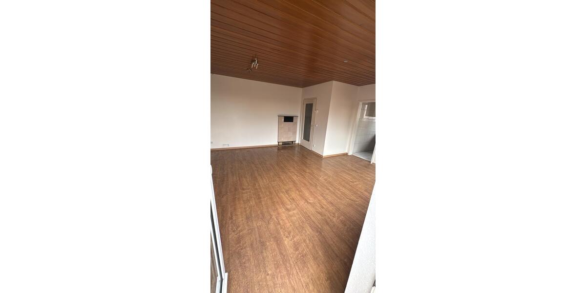 Etagenwohnung Sachsenheim - 3 Zimmer, 75 m&sup2;, 1.150&euro; | Angebot:26037934