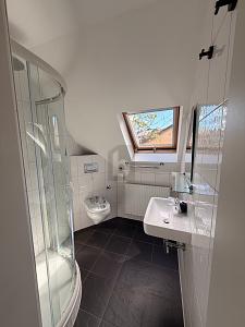 TOP LAGE MIT VIEL GRÜN - Dachgeschoßwohnung Stuttgart Stuttgart-Nord Nord | Angebot:27308346