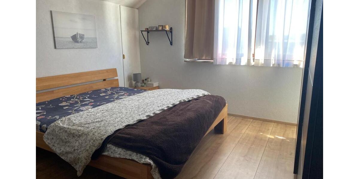 Dachgeschoßwohnung Ditzingen - 3.5 Zimmer, 103 m&sup2;, 1.100&euro; | Angebot:26654945