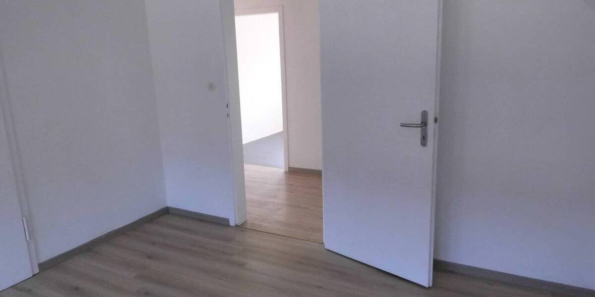 Etagenwohnung Stuttgart Bad Cannstatt - 3 Zimmer, 67 m&sup2;, 990&euro; | Angebot:25677667