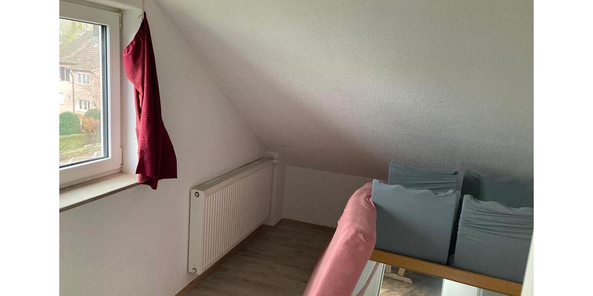 Dachgeschoßwohnung Ostfildern - 3 Zimmer, 80 m&sup2;, 1.200&euro; | Angebot:24814658