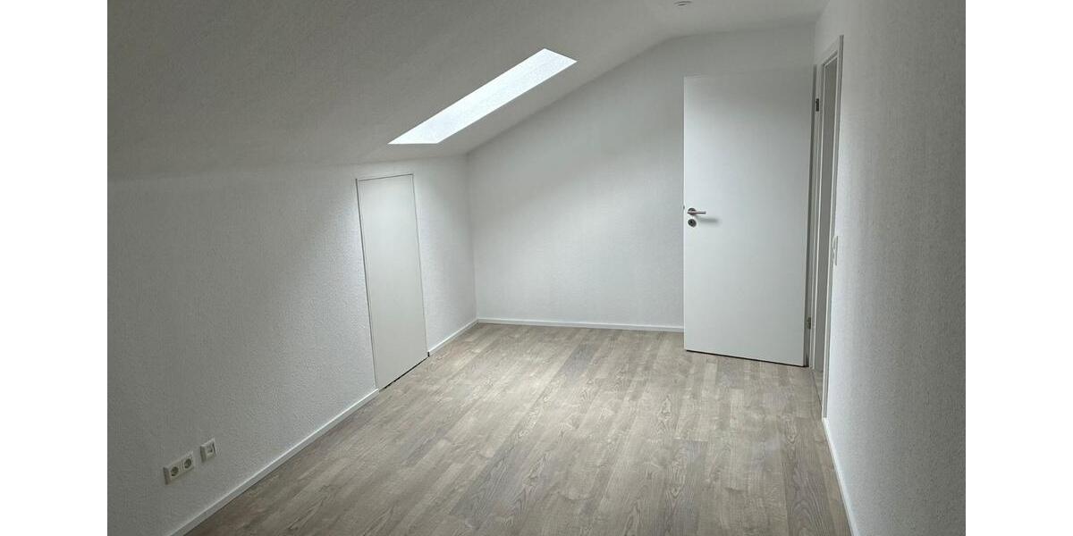 Dachgeschoßwohnung Steinenbronn - 4 Zimmer, 88 m&sup2;, 1.300&euro; | Angebot:25924862