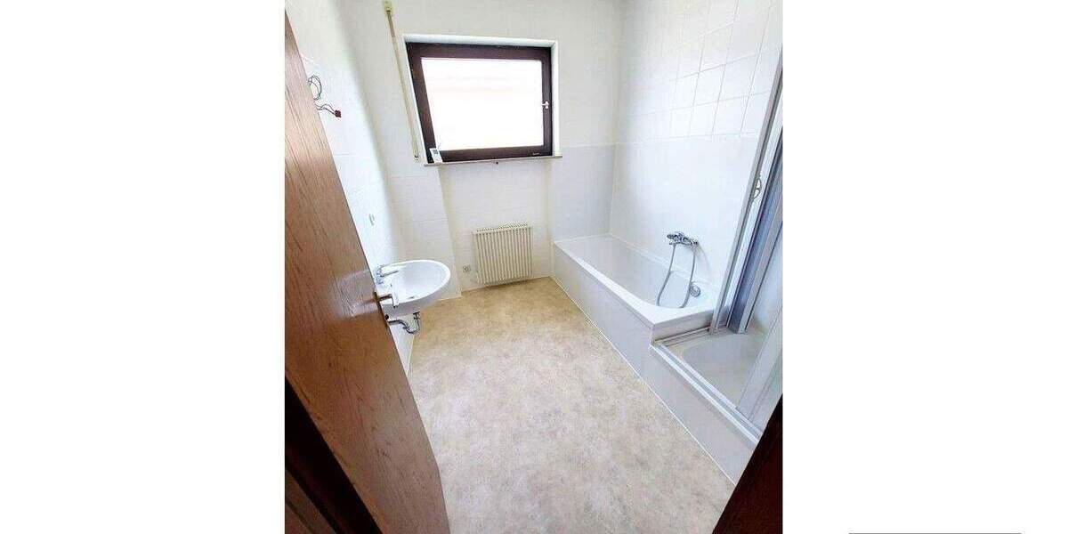 Mehrfamilienhaus, Wohnhaus Hattenhofen - 8 Zimmer, 245 m&sup2;, 549.000&euro; | Angebot:25654276