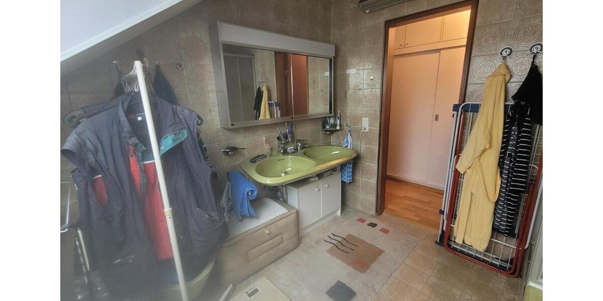 Dachgeschoßwohnung Stuttgart Sillenbuch - 3 Zimmer, 86 m&sup2;, 370.000&euro; | Angebot:24278521
