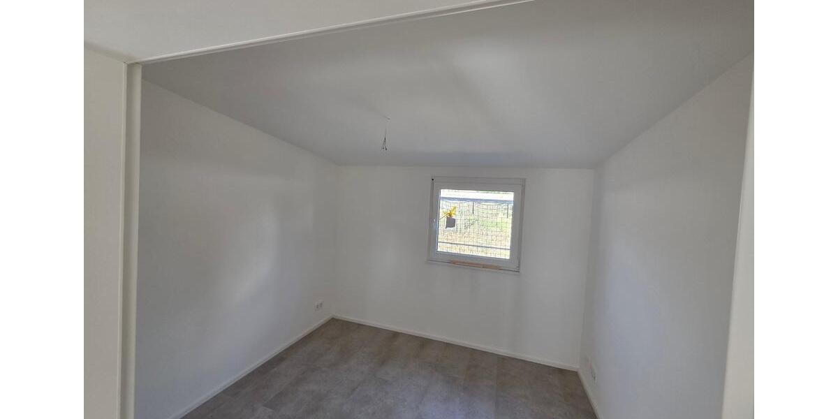 Dachgeschoßwohnung Sindelfingen - 3.5 Zimmer, 80 m&sup2;, 1.300&euro; | Angebot:25253404