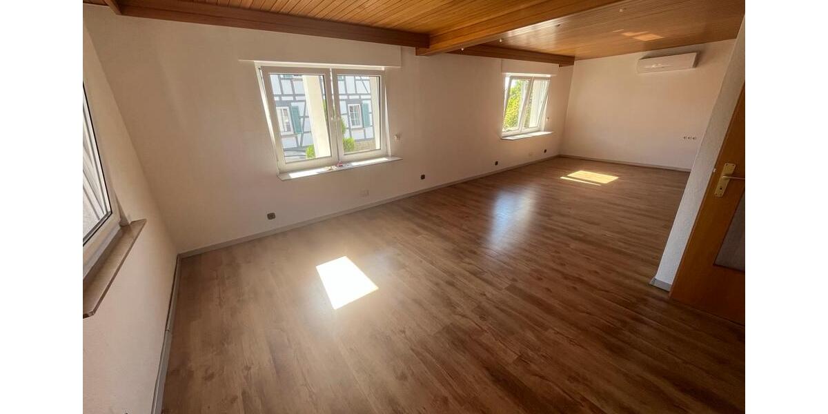 Einfamilienhaus Neckarwestheim - 9 Zimmer, 216 m&sup2;, 699.000&euro; | Angebot:27096900