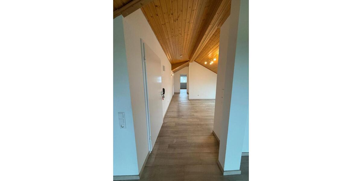 Dachgeschoßwohnung Ludwigsburg Hoheneck - 3 Zimmer, 55 m&sup2;, 1.000&euro; | Angebot:26483179