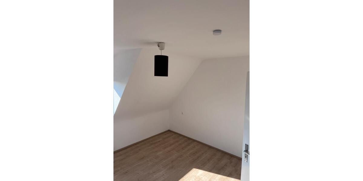 Dachgeschoßwohnung Stuttgart Mühlhausen - 3 Zimmer, 50 m&sup2;, 1.100&euro; | Angebot:25381702