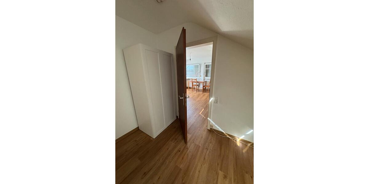 Dachgeschoßwohnung Stuttgart Feuerbach - 1 Zimmer, 29 m&sup2;, 1.000&euro; | Angebot:25881358