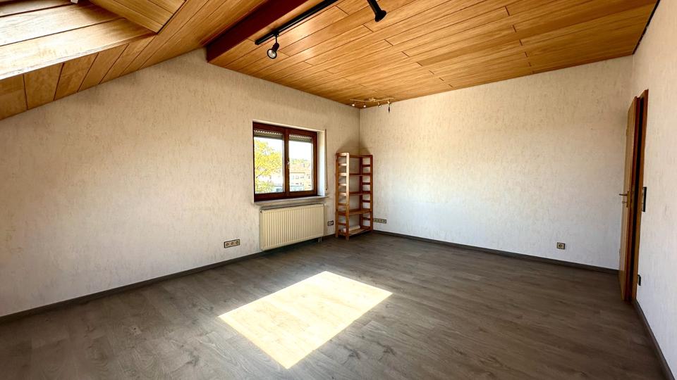 Dachgeschoßwohnung Lorch - 2.5 Zimmer, 88 m&sup2;, 255.000&euro; | Angebot:26703541