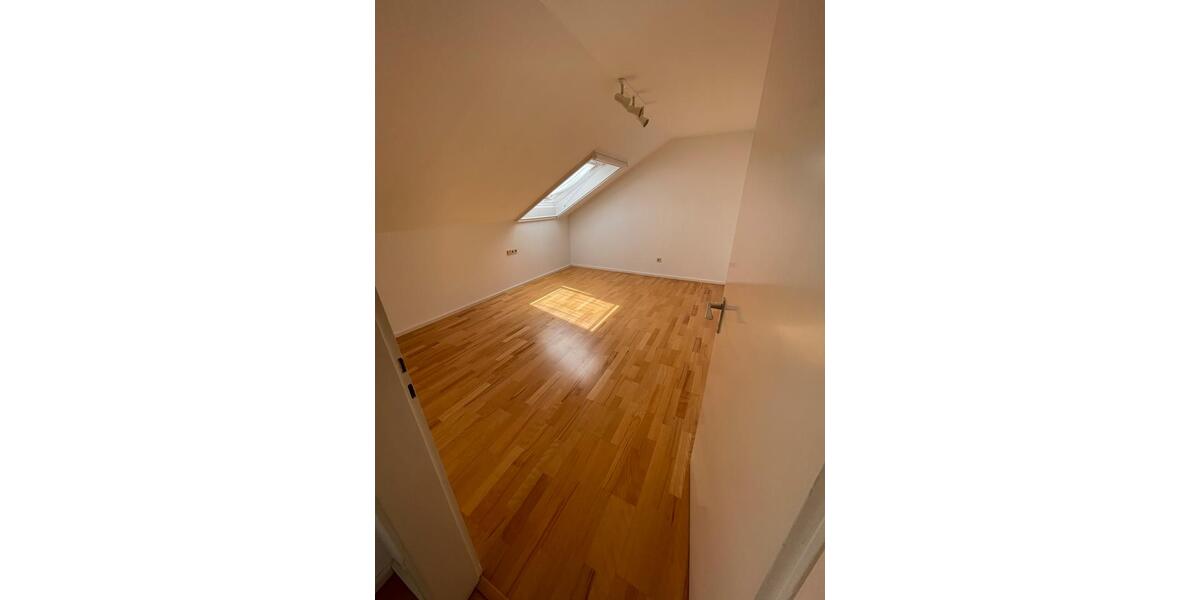 Dachgeschoßwohnung Hemmingen - 3 Zimmer, 60 m&sup2;, 900&euro; | Angebot:25851445