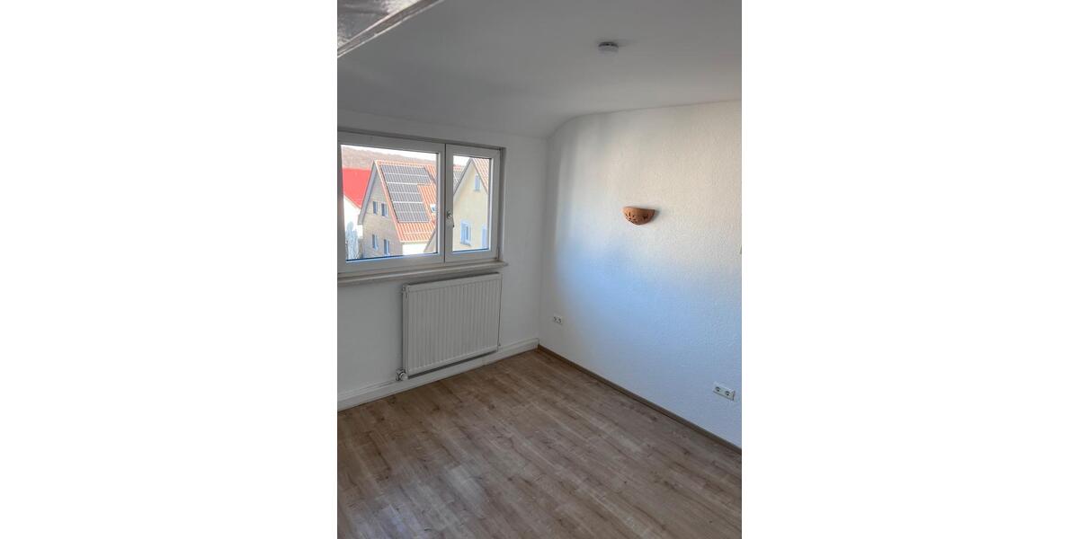 Dachgeschoßwohnung Stuttgart Mühlhausen - 3 Zimmer, 50 m&sup2;, 1.100&euro; | Angebot:25381702
