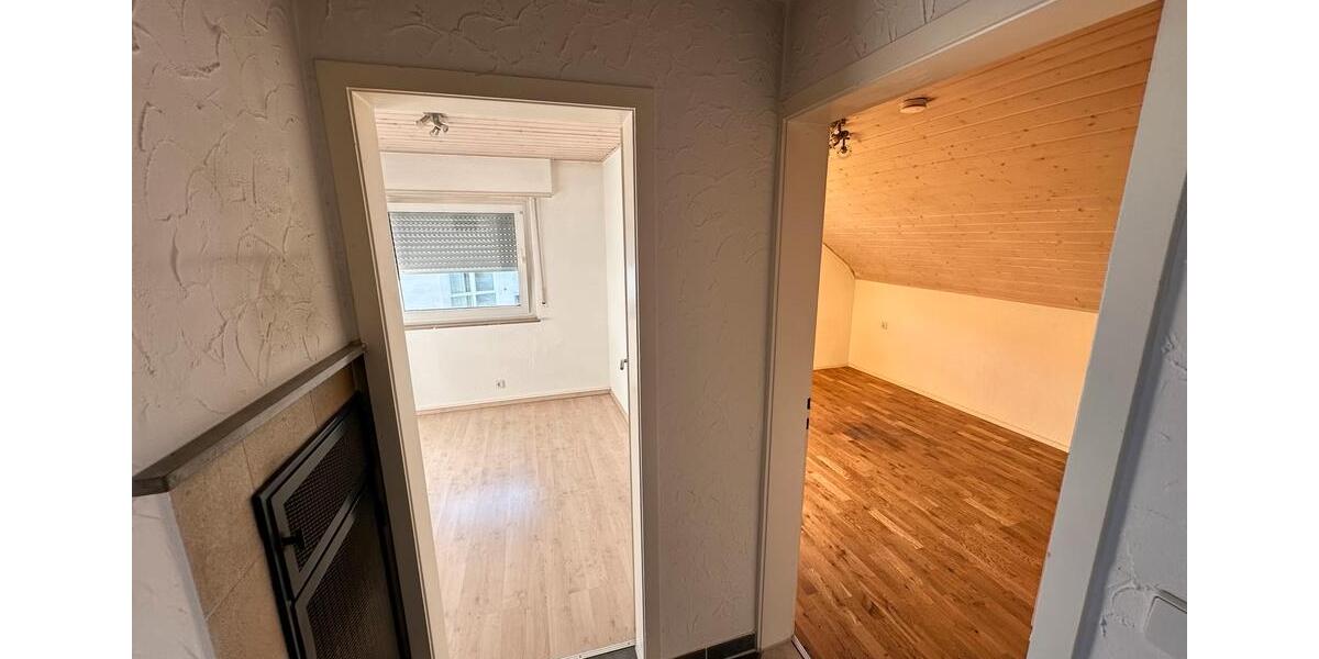 Dachgeschoßwohnung Stuttgart Sillenbuch - 2.5 Zimmer, 58 m&sup2;, 239.000&euro; | Angebot:24357014