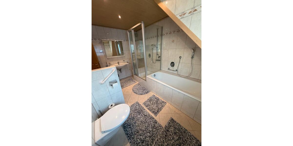 Etagenwohnung Denkendorf - 5 Zimmer, 120 m&sup2;, 1.500&euro; | Angebot:27553329
