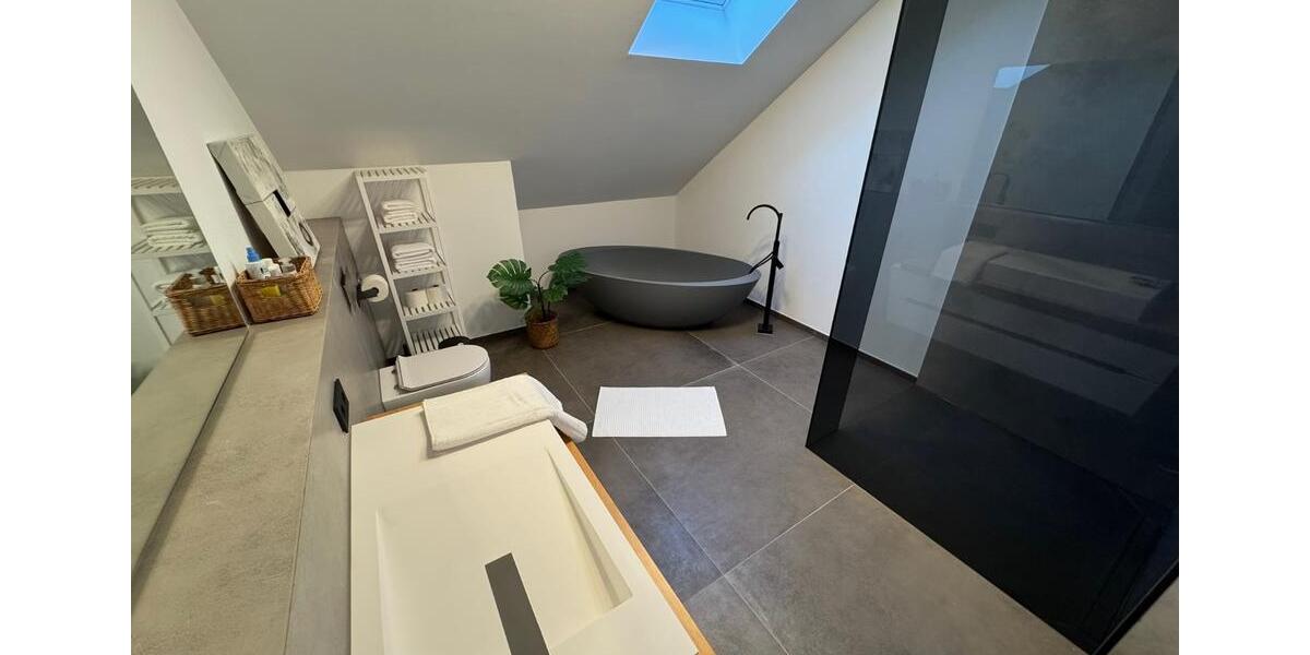 Dachgeschoßwohnung Abstatt - 2 Zimmer, 125 m&sup2;, 1.925&euro; | Angebot:25615100