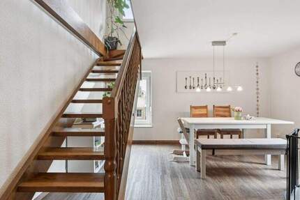 Haus Oberstenfeld - 8 Zimmer, 210 m&sup2;, 439.000&euro; | Angebot:25746108