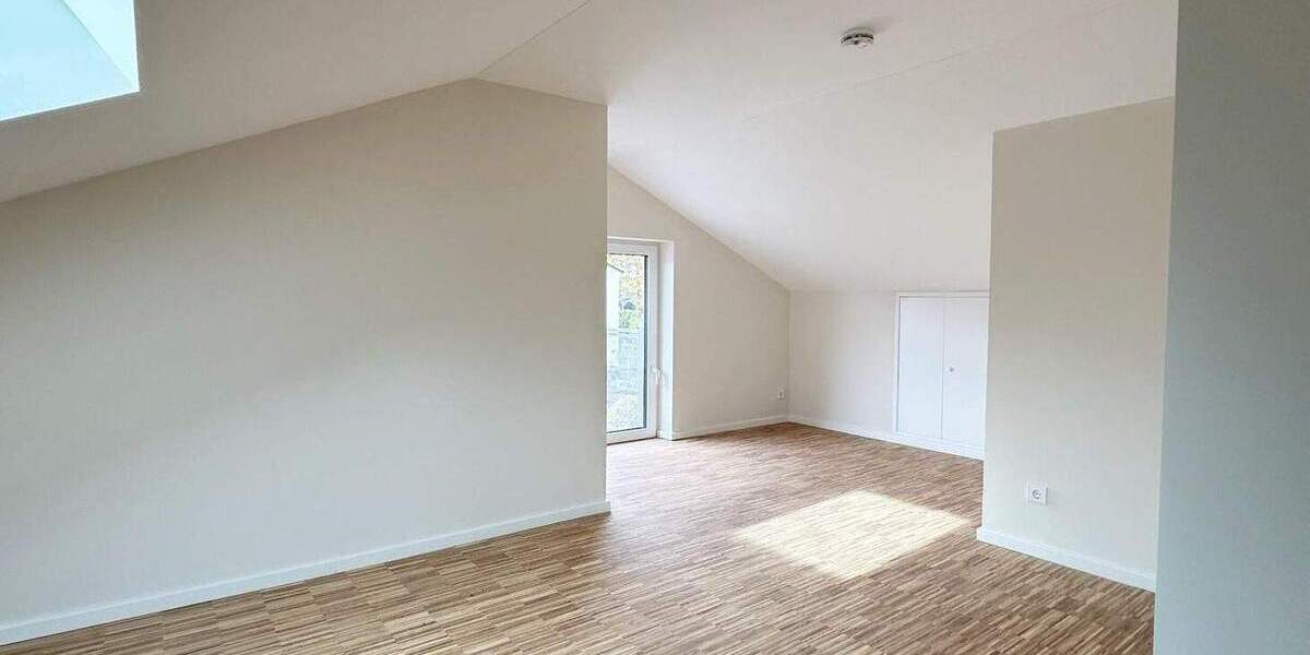 Einfamilienhaus Esslingen am Neckar Sulzgries - 6 Zimmer, 260 m&sup2;, 3.420&euro; | Angebot:25746482