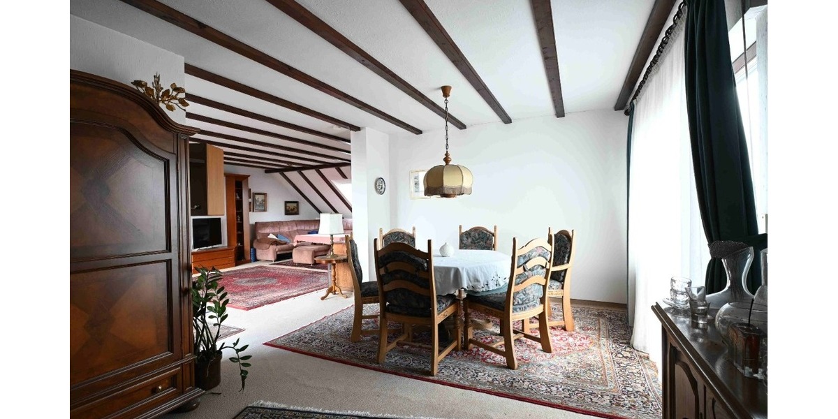 Vielfältige Angebote für Kinder und Jugendliche besonders attraktiv für junge Familien - Dachgeschoßwohnung Stuttgart Stammheim | Angebot:25990677