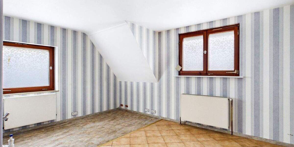 Mehrfamilienhaus, Wohnhaus Ludwigsburg Neckarweihingen - 6 Zimmer, 180 m&sup2;, 698.000&euro; | Angebot:25772242