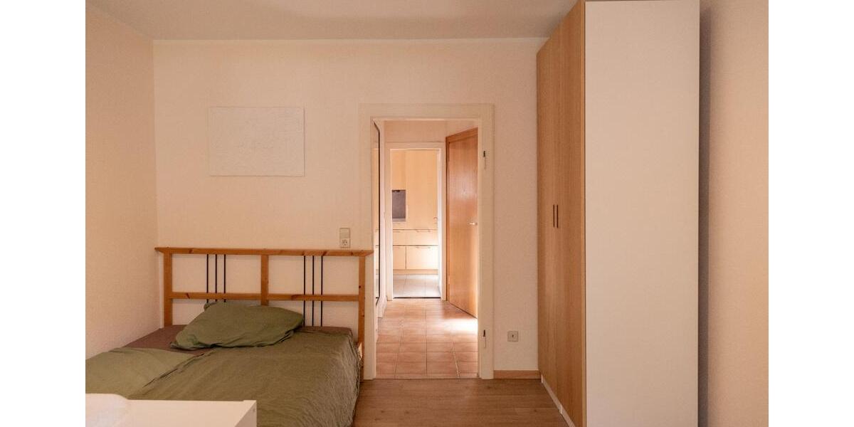 Hochparterre Stuttgart Degerloch - 1.5 Zimmer, 28 m&sup2;, 785&euro; | Angebot:25840408