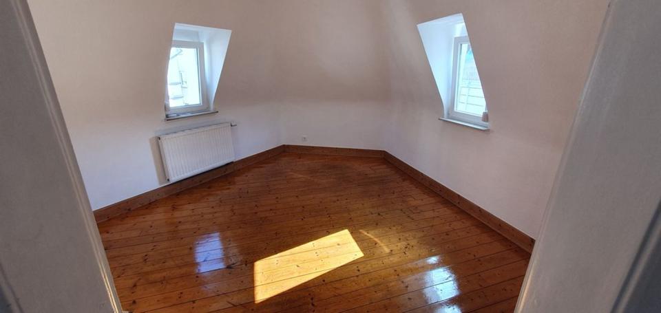 Dachgeschoßwohnung Stuttgart Stuttgart-Süd - 3.5 Zimmer, 91 m&sup2;, 1.450&euro; | Angebot:25363233