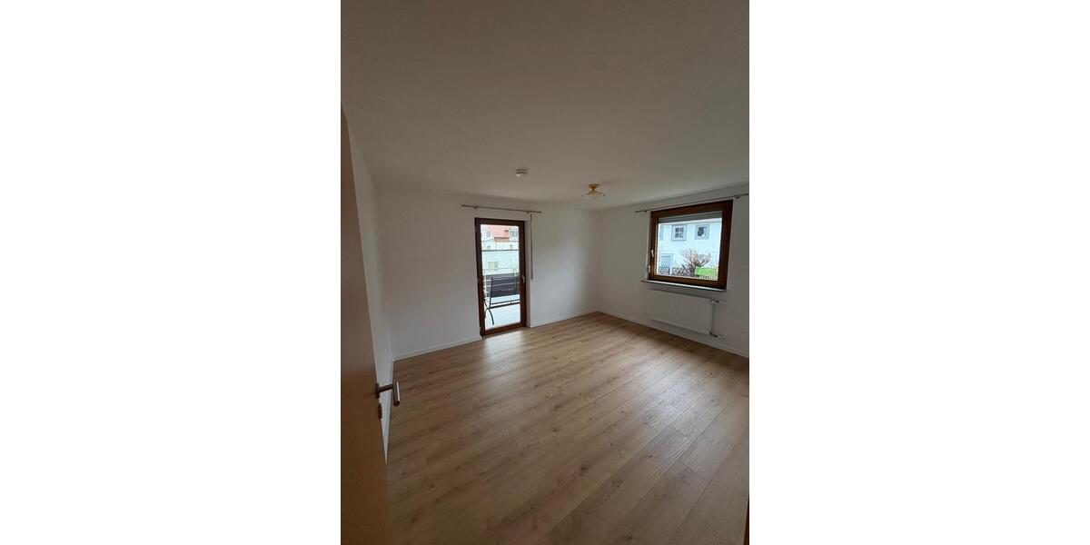 Erdgeschoßwohnung Adelberg - 3.5 Zimmer, 95 m&sup2;, 1.000&euro; | Angebot:25634567