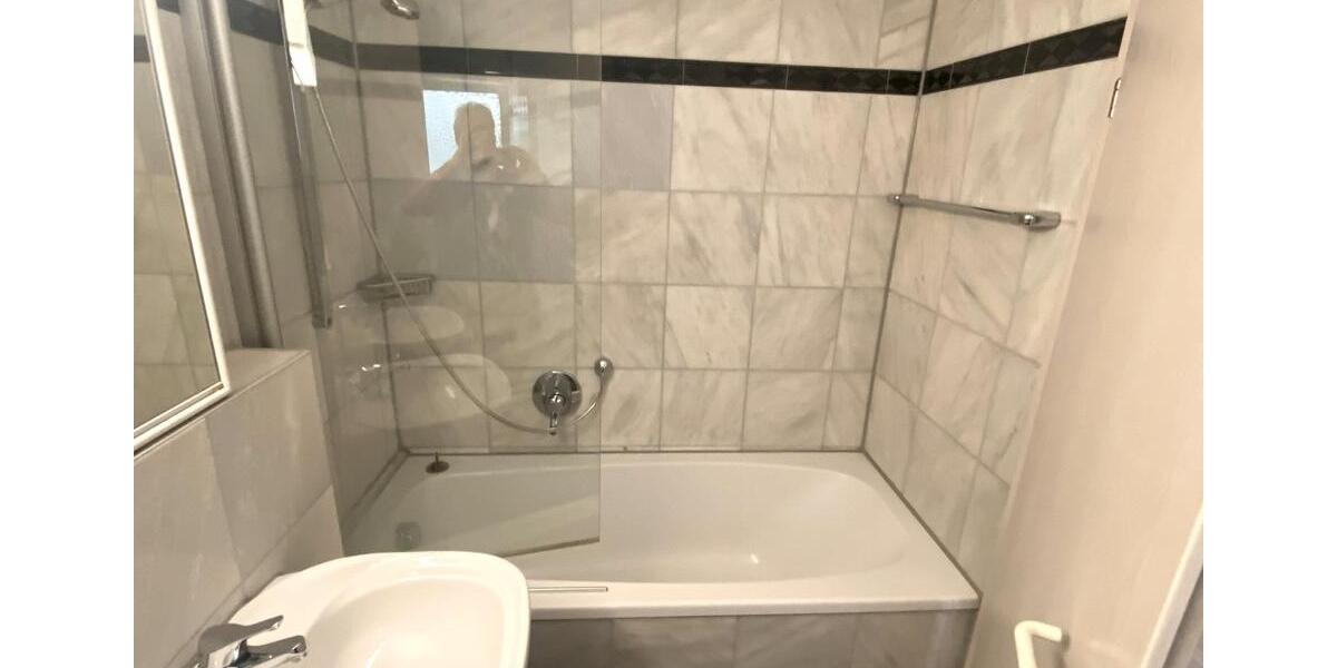 Etagenwohnung Sindelfingen - 3.5 Zimmer, 125 m&sup2;, 1.150&euro; | Angebot:27619223
