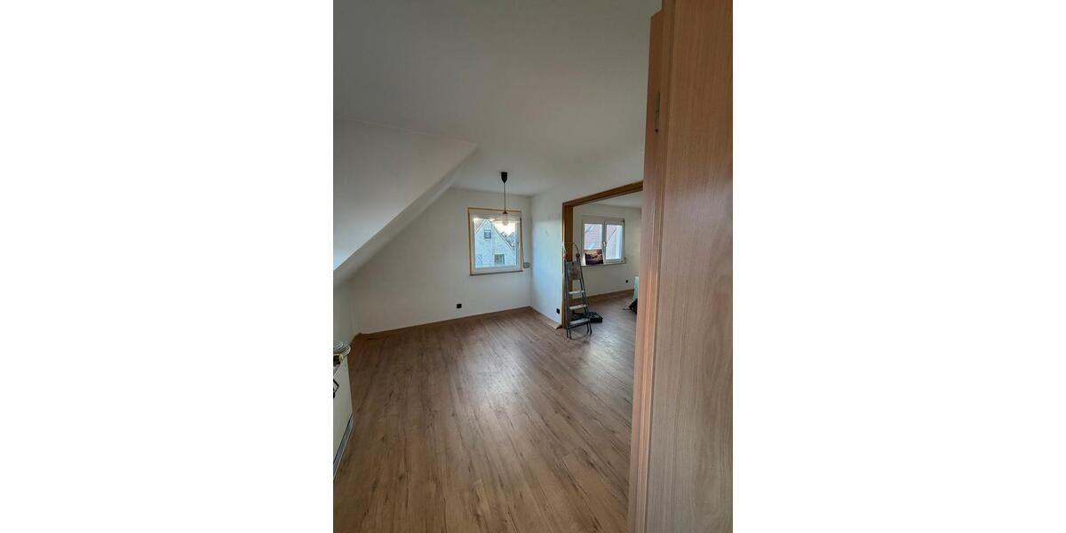 Etagenwohnung Denkendorf - 5 Zimmer, 120 m&sup2;, 1.500&euro; | Angebot:27553329