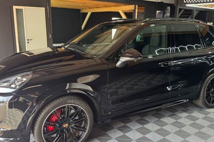 Porsche Cayenne 6.677 km 74.900 &euro; Korb 71404