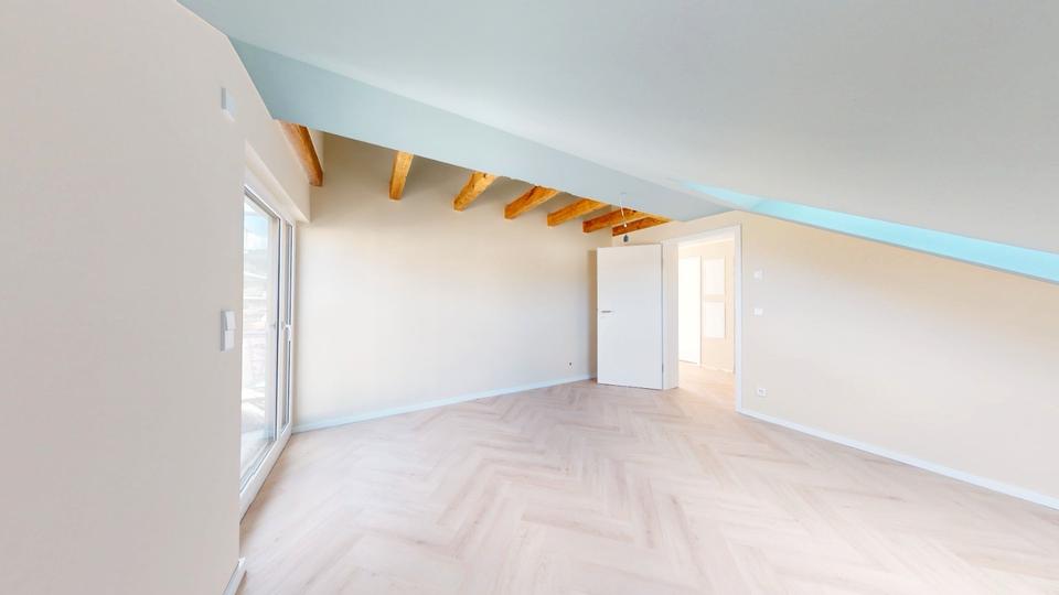 Dachgeschoßwohnung Weinstadt - 2.5 Zimmer, 60 m&sup2;, 1.190&euro; | Angebot:25812886