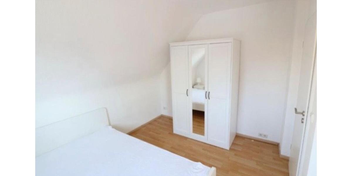 Dachgeschoßwohnung Stuttgart Zuffenhausen - 3 Zimmer, 55 m&sup2;, 550&euro; | Angebot:25304104