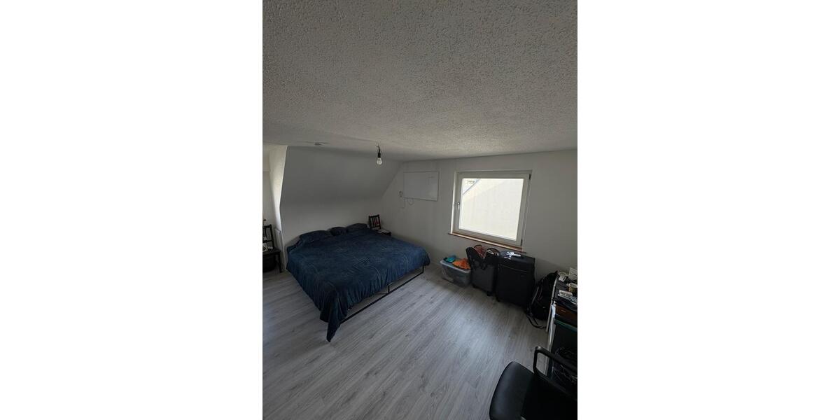 Dachgeschoßwohnung Stuttgart Luginsland - 3 Zimmer, 68 m&sup2;, 900&euro; | Angebot:25976190