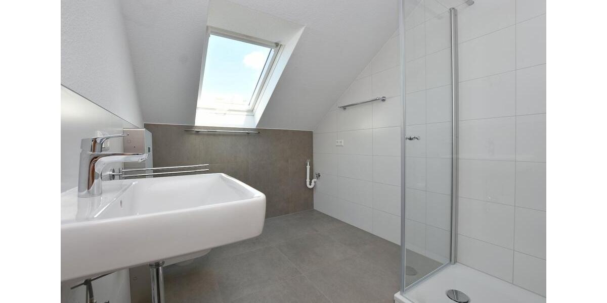 Dachgeschoßwohnung Hattenhofen - 4 Zimmer, 85 m&sup2;, 1.295&euro; | Angebot:25978990