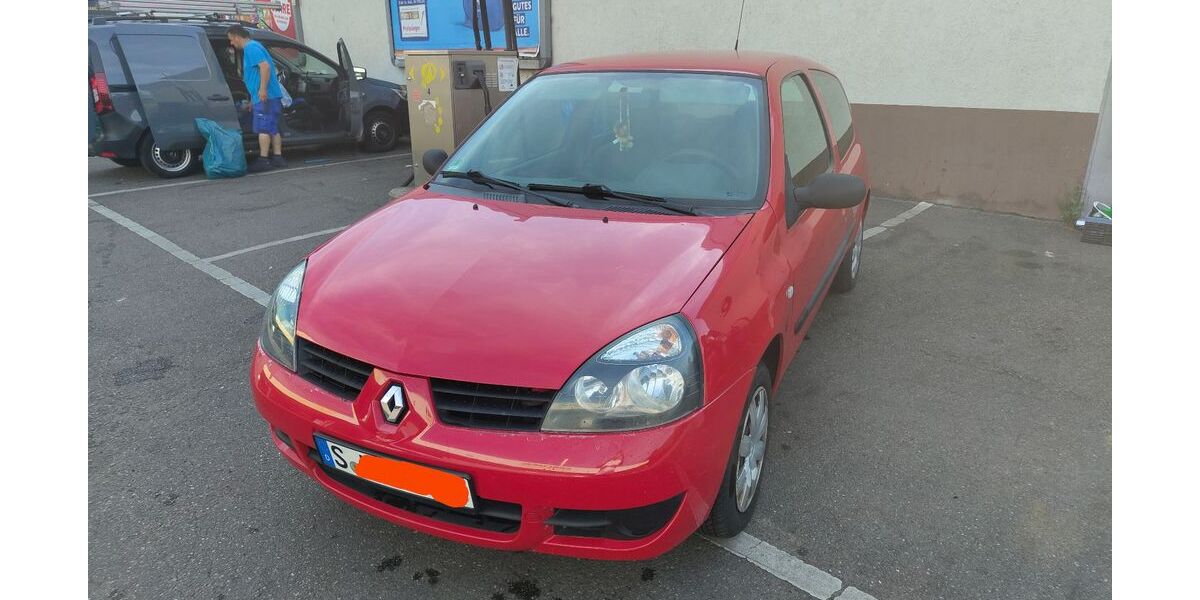 Renault Clio 81.000 km 2.590 &euro; Stuttgart 70619