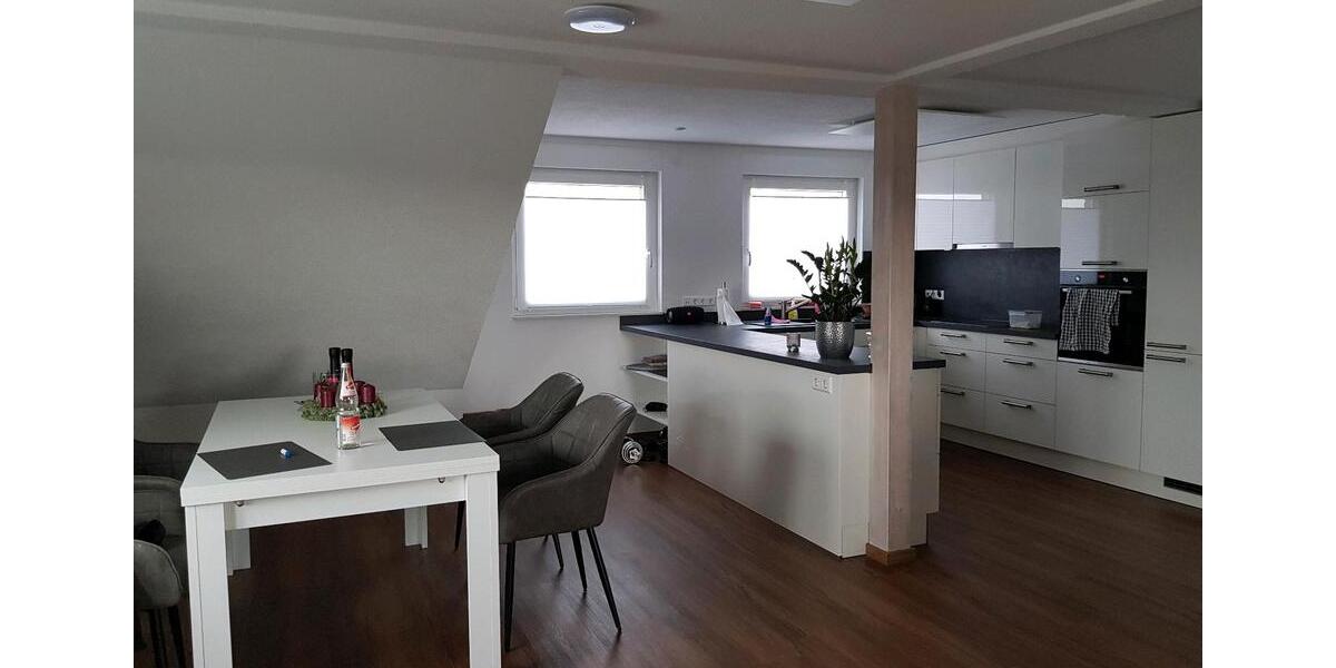 Dachgeschoßwohnung Nürtingen - 3 Zimmer, 80 m&sup2;, 1.000&euro; | Angebot:25264201